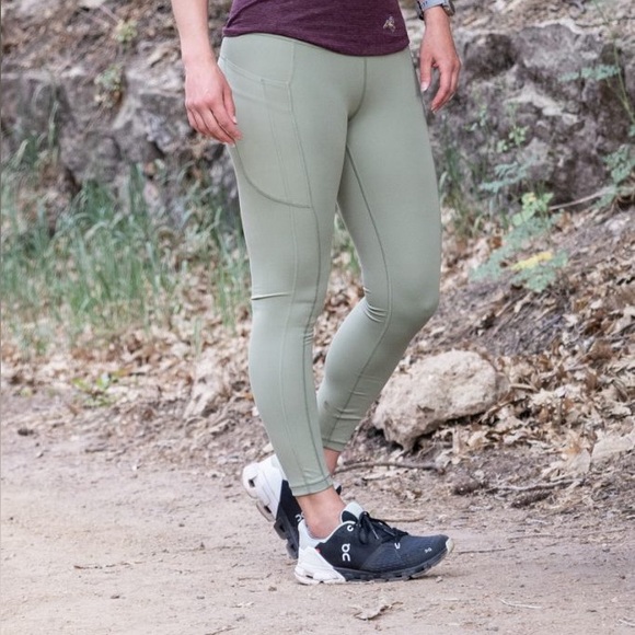 Athleta Pants - Athleta Ultimate Stash II 7/8 Tight